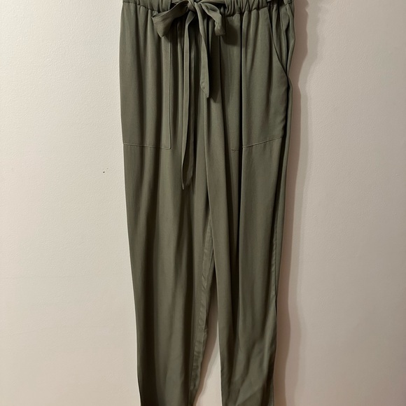 Army green light weight pants with tie waist size S - Picture 2 of 6